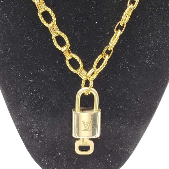 100% Auth Louis Vuitton Lock & Key with Gold Plated Gold Chain Necklace - Picture 5 of 7